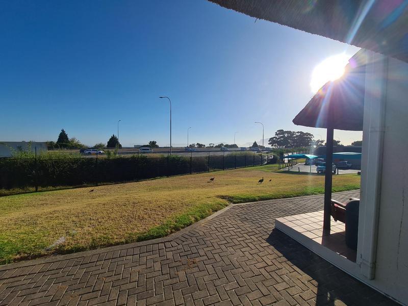 To Let 1 Bedroom Property for Rent in Loevenstein Western Cape